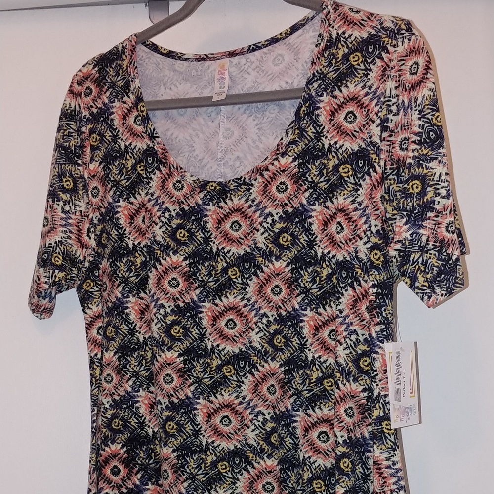 Large Lularoe perfect t